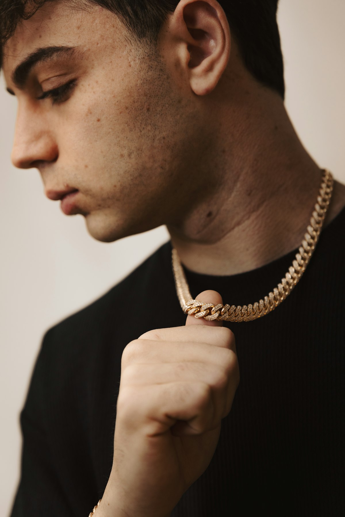 Man wearing a gold chain